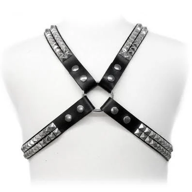 Imbracatura Leather Body – Pelle con borchie piramidali
